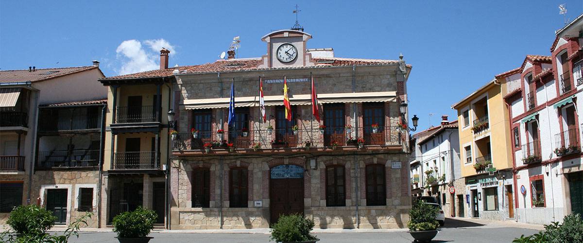 Fachada ayuntamiento de Candeleda